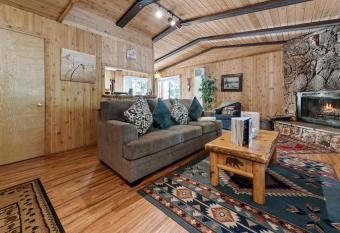 Cozy Forest Getaway - Cozy cabin features a deck with barbecue and just minutes from Big Bear Lake! has Balcony rooms