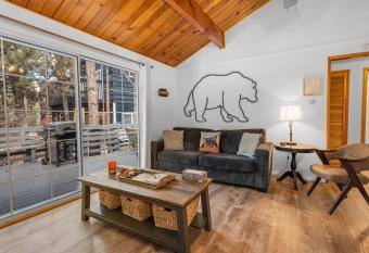 Dark Pine Retreat - Excellent setting compliments this charming Big Bear cabin! allows 18 year olds to book a room