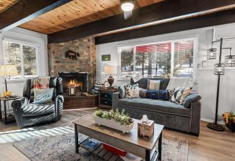 El Nido - Modern Aesthetics Meet Mountain Charm In This Newly Remodeled Home! allows 18 year olds to book a room