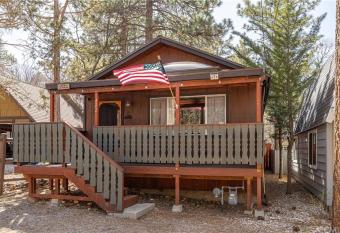 Encanto - Classic mountain cabin tastefully renovated! Game Consoles, Fenced yard! has Balcony rooms