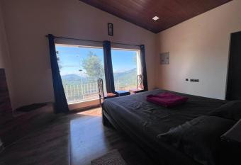 THE O2 COTTAGE has Balcony rooms