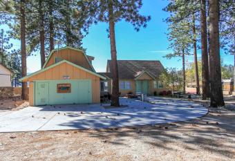 Fawnskin Lakeside - Nice cozy duplex with mountain views located in the quieter Fawnskin area! allows 18 year olds to book a room