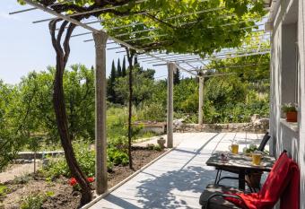 Apartments Roza has Balcony rooms