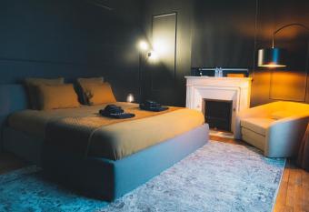 Villa37 - Maison priv  e ind  pendante centre-ville Limoges has rooms with a private hot tub