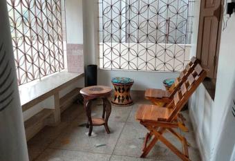 Independent air-conditioned one bedroom cottage on vacation rental! has Balcony rooms