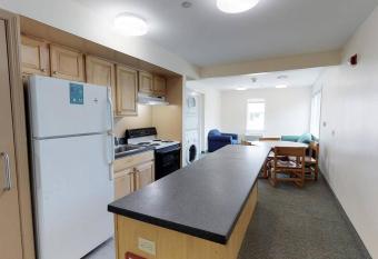 Comfortable Apartments 2 bedroom allows 18 year olds to book a room