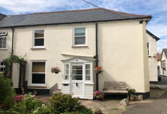 Traditional Cottage in Harbour Town of Watchet allows 18 year olds to book a room