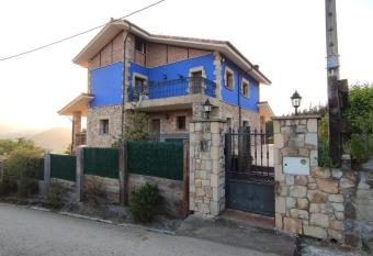 Casa en el coraz  n de la monta  a. has rooms with a private hot tub