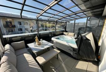 Ferienwohnung Sissy has rooms with a private hot tub