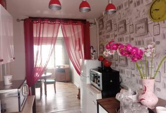 d  sir   allows 18 year olds to book a room