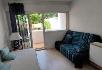 Location Studio Avec Jardin Proche has Balcony rooms