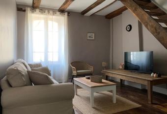 L Authentique maison de charme has Balcony rooms