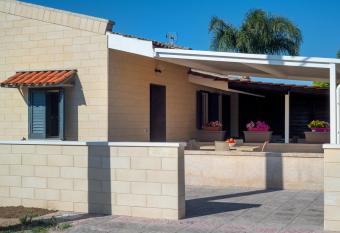 Almare Casavacanze 1 has Balcony rooms