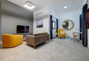 Modern 3BR Apartment in Sliema s Desirable Locale allows 18 year olds to book a room