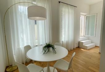 A un passo dalla piazza has Balcony rooms