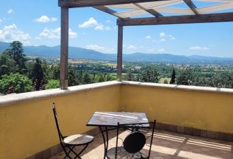 Casa con vista panoramica sulla Valle Umbra has Balcony rooms