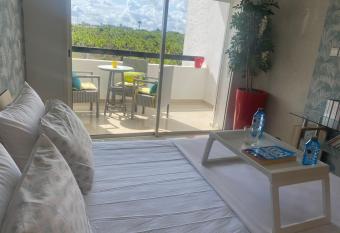 2CH/2terrasses: complexe baln  aire haut standing has Balcony rooms