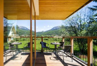 S  oneczne Polany by Apart Concept Podhale allows 18 year olds to book a room