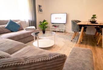 TRUTH - Kingsize Bett - Smart TV - Modern - Top Anbindung allows 18 year olds to book a room