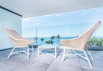 Radisson Hotel Saint Denis, La Reunion allows 18 year olds to book a room