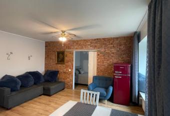 P  rnu s  dalinna suvituskorter /Pikk 6 allows 18 year olds to book a room