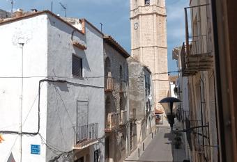 casa de Julio Alonso allows 18 year olds to book a room