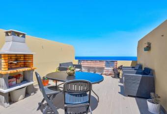 d  plex - beautiful views allows 18 year olds to book a room