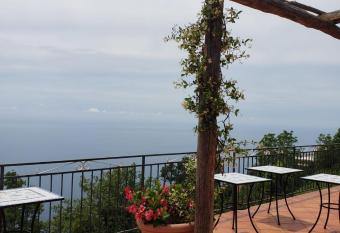 Villa Pino has Balcony rooms