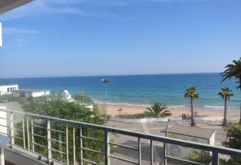 T3 2   Lote 11 BeiraMar allows 18 year olds to book a room