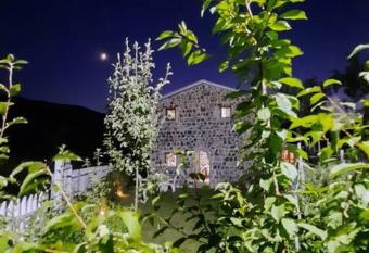 GT Lura Guesthouse has Balcony rooms