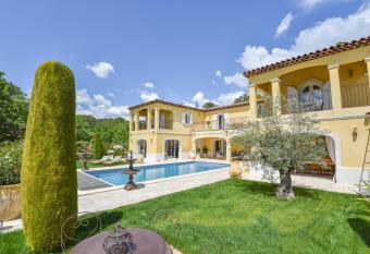 Villa SULIS allows 18 year olds to book a room