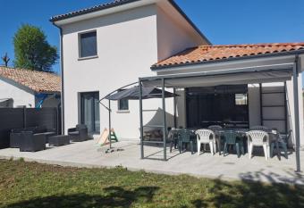 Maison familiale Andernos has Balcony rooms