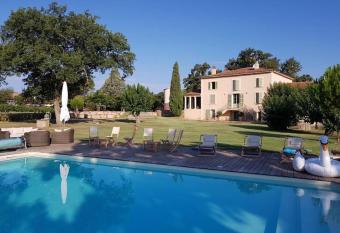 Merveilleuse Bastide au Ch  teau R  al d Or 12 pers allows 18 year olds to book a room