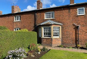 Woodpecker Cottage allows 18 year olds to book a room