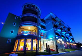 Phoenicia Boutique Hotel allows 18 year olds to book a room