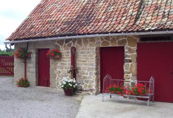 Le Gite Du Bois Groult has Balcony rooms