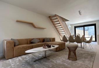 Chez Victorine Kortrijk has rooms with a private hot tub