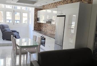 Ocean Dream Apartment allows 18 year olds to book a room