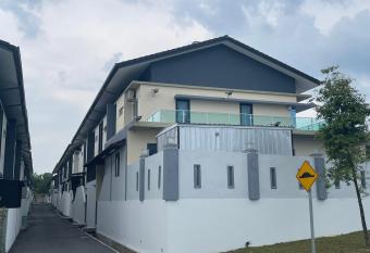 Naurah Homestay Rawang has Balcony rooms