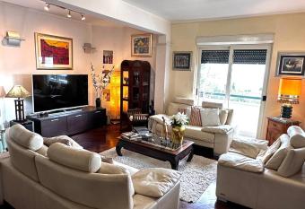 MARITA Luxury Residence has rooms with a private hot tub