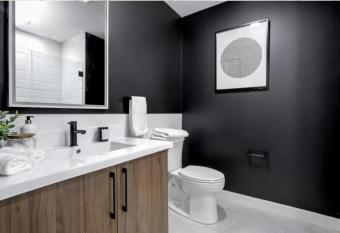 Downtown Haven- Chic Stay allows 18 year olds to book a room