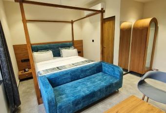 Hotel Nova Palm allows 18 year olds to book a room