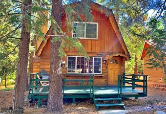 Alpine Haus - Great location only couple minutes away Bear Mountain Ski Resort allows 18 year olds to book a room