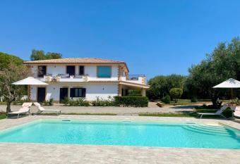 Relais Ruggiero has Balcony rooms