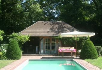 De Esdoorn allows 18 year olds to book a room