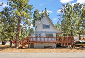 Angel's A-Frame 204 - Neighborhood is nice and quiet NEWLY REMODELED has Balcony rooms
