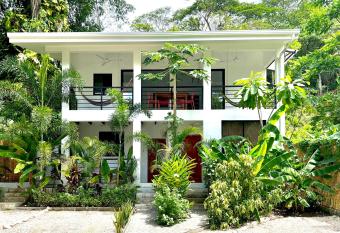 Casa Estrella has Balcony rooms