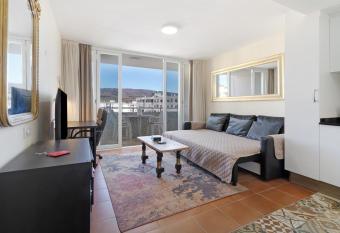 Los Molinos 735 allows 18 year olds to book a room