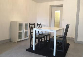 (M-2) Montval-sur-loir Studio N   2 allows 18 year olds to book a room