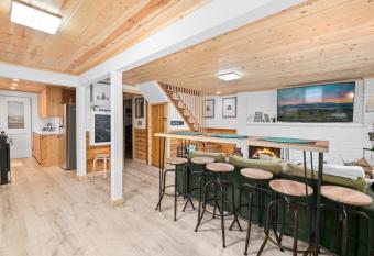 Yoda Maple Cabin- Awesome cabin with great amenities, you can feel the warmth of this charming cabin allows 18 year olds to book a room